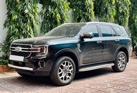 Everest Titanium 2025 chỉ mới vận hành 5.800 km, mức giá này sẽ đặc biệt phù hợp với khách hàng đang tìm xe đã qua sử dụng nhưng vẫn ưu tiên đời xe mới và số km thấp.