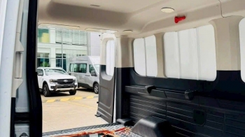 Transit Van bản Premium 6 ghế trần cao