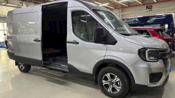 Transit Van bản Premium 6 ghế trần cao